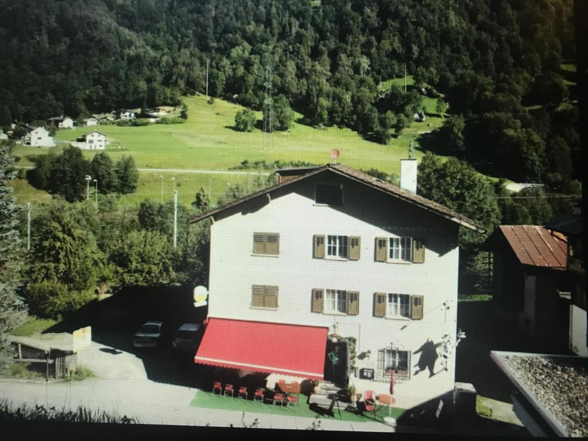 Alte Post Mit Geschichte Und Restaurant Leilighet Tavanasa Eksteriør bilde