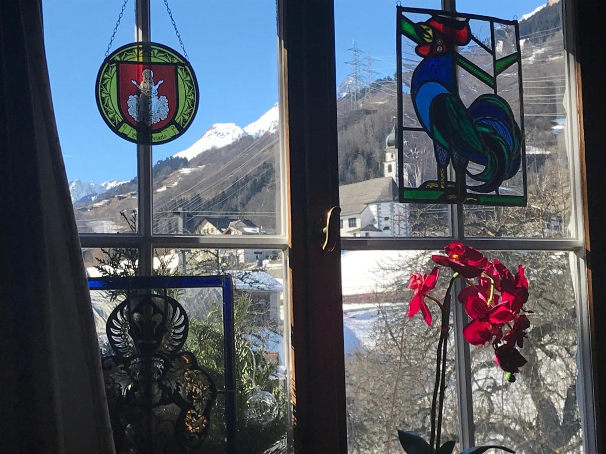 Alte Post Mit Geschichte Und Restaurant Leilighet Tavanasa Eksteriør bilde