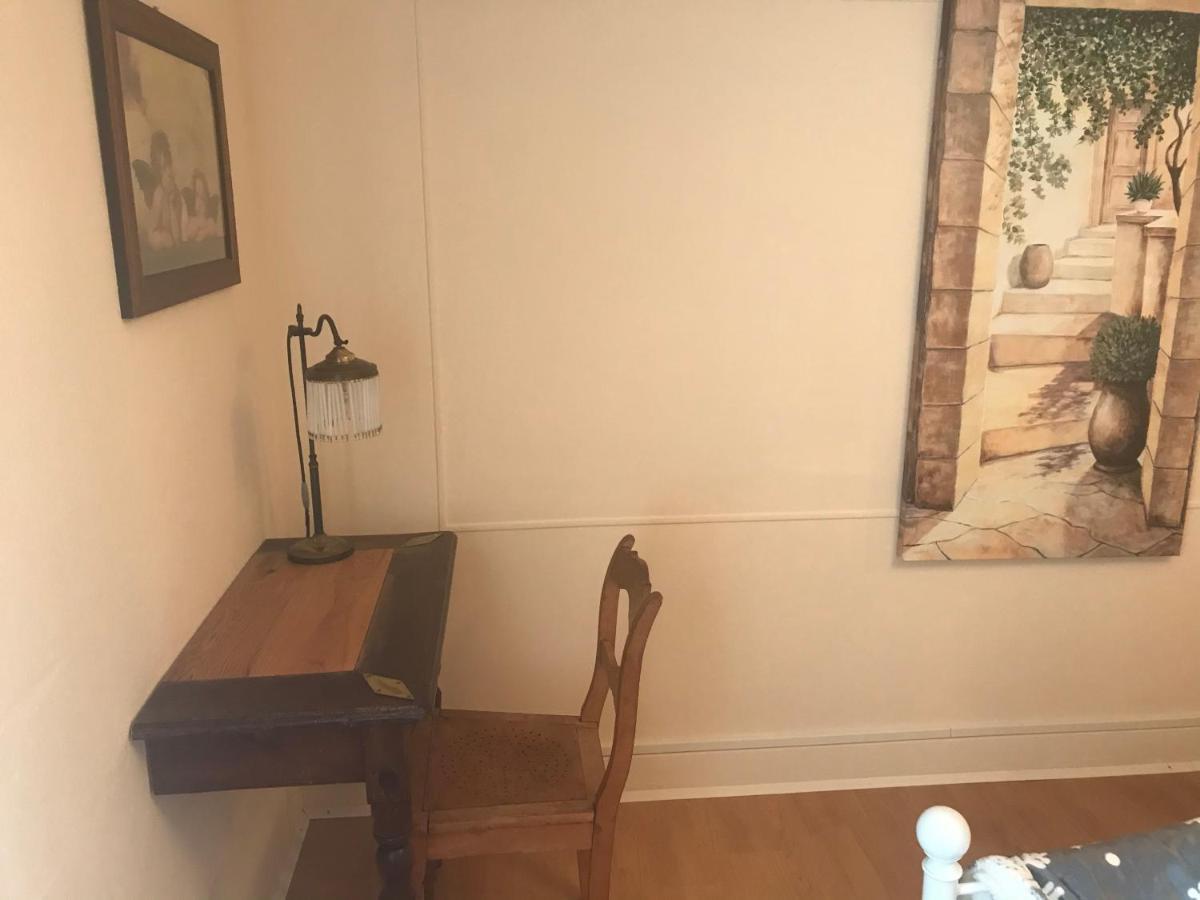 Alte Post Mit Geschichte Und Restaurant Leilighet Tavanasa Eksteriør bilde