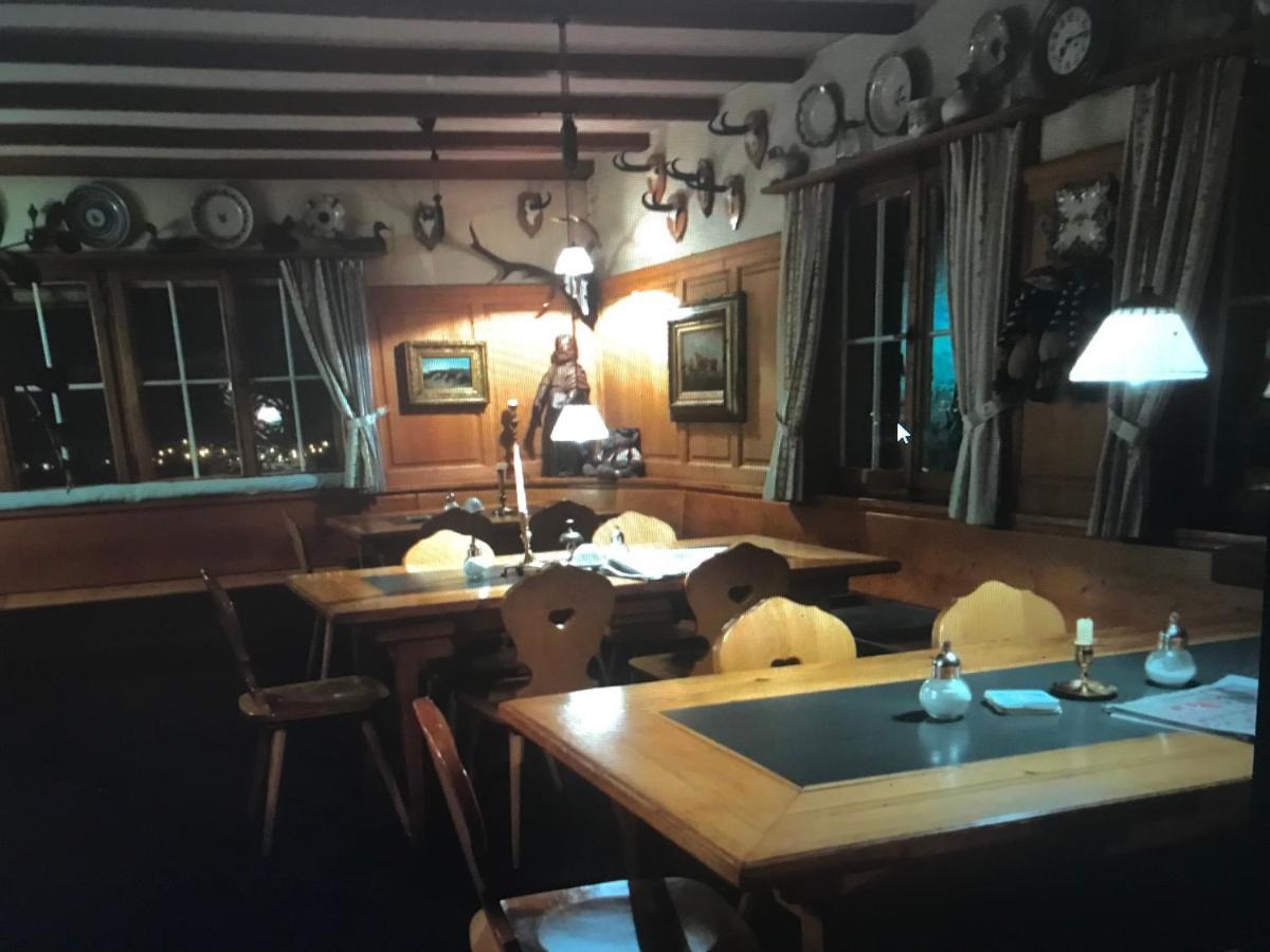 Alte Post Mit Geschichte Und Restaurant Leilighet Tavanasa Eksteriør bilde